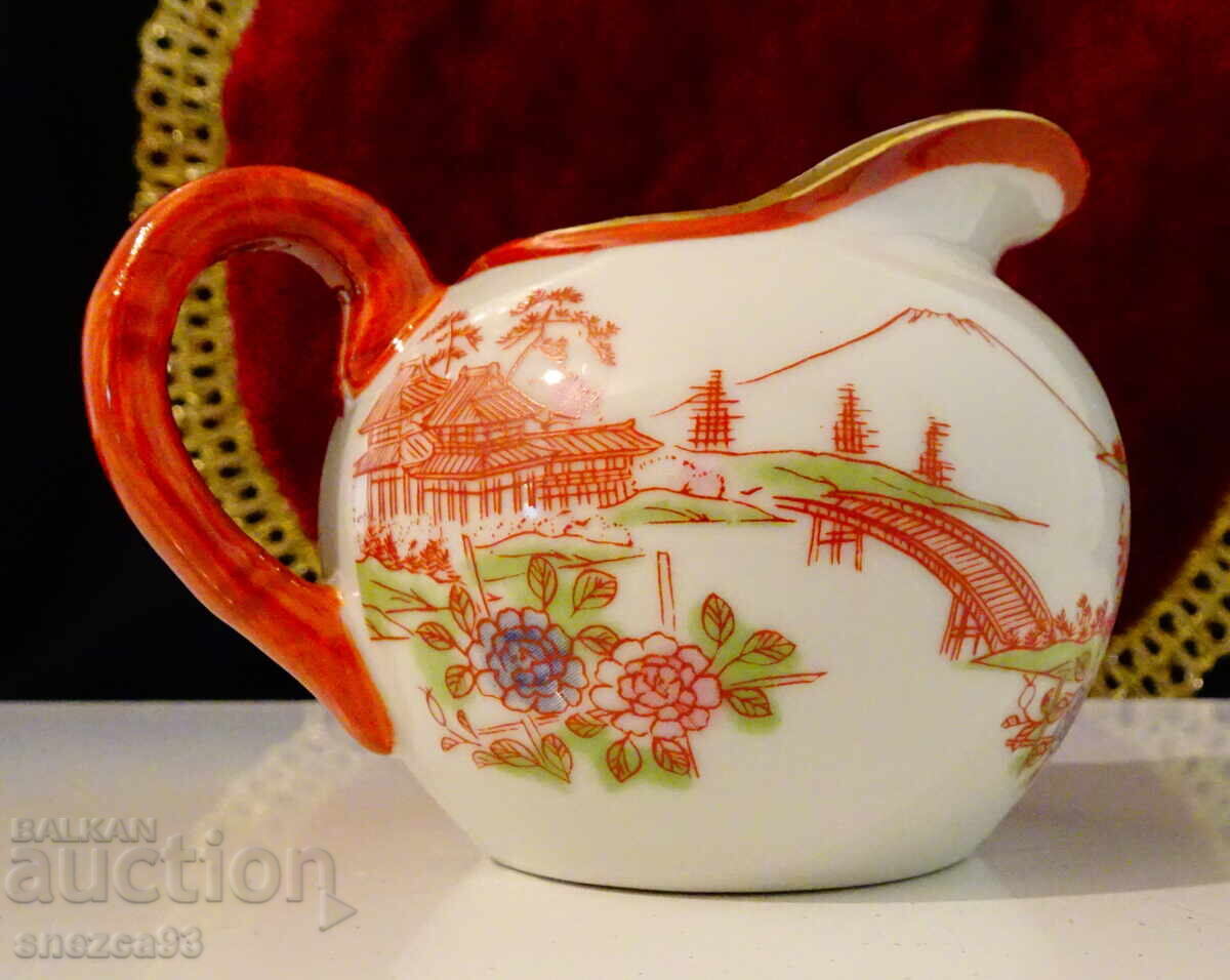 Licitație Cană pentru lapte din porțelan japonez, aur