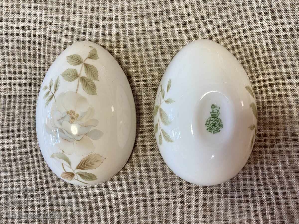 Cutie de porțelan în formă de ou de la Royal Doulton