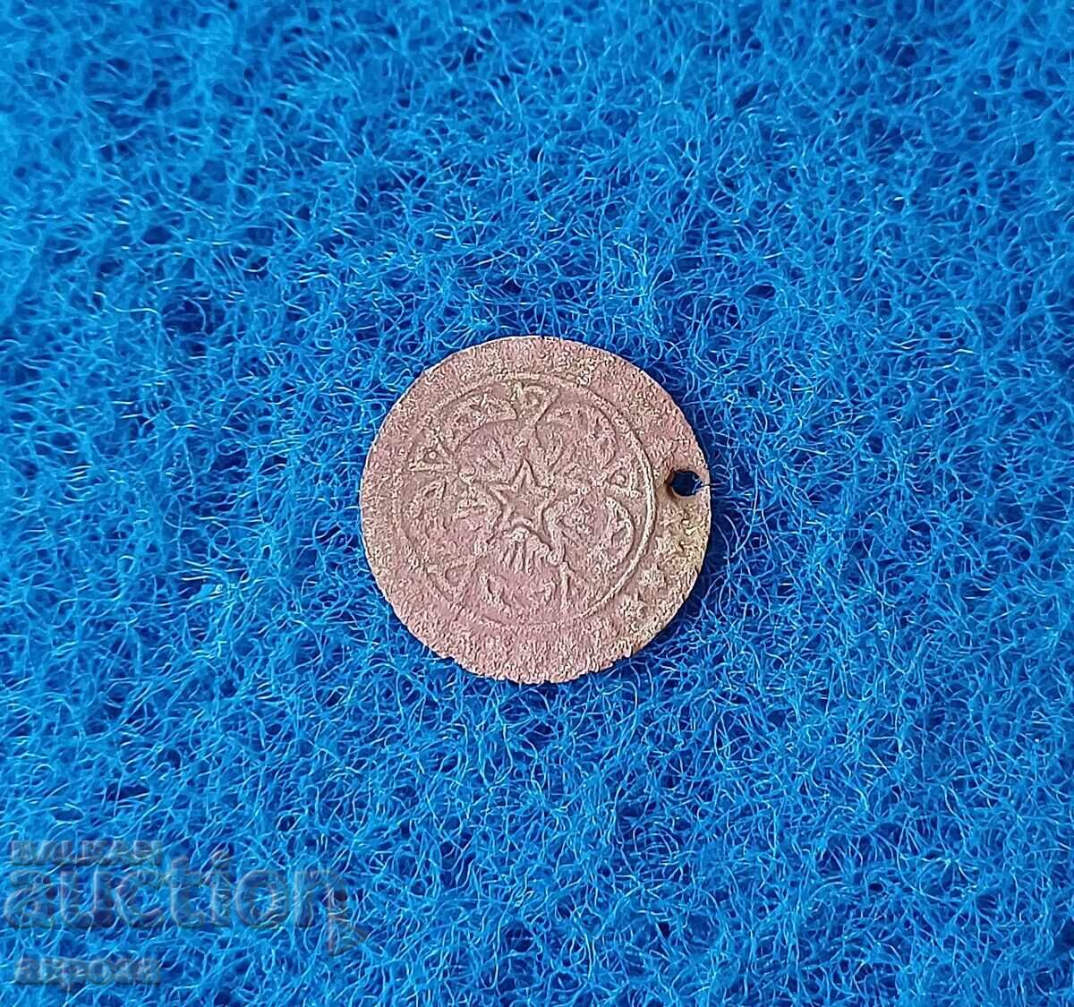 Стара монета ползвана за накит