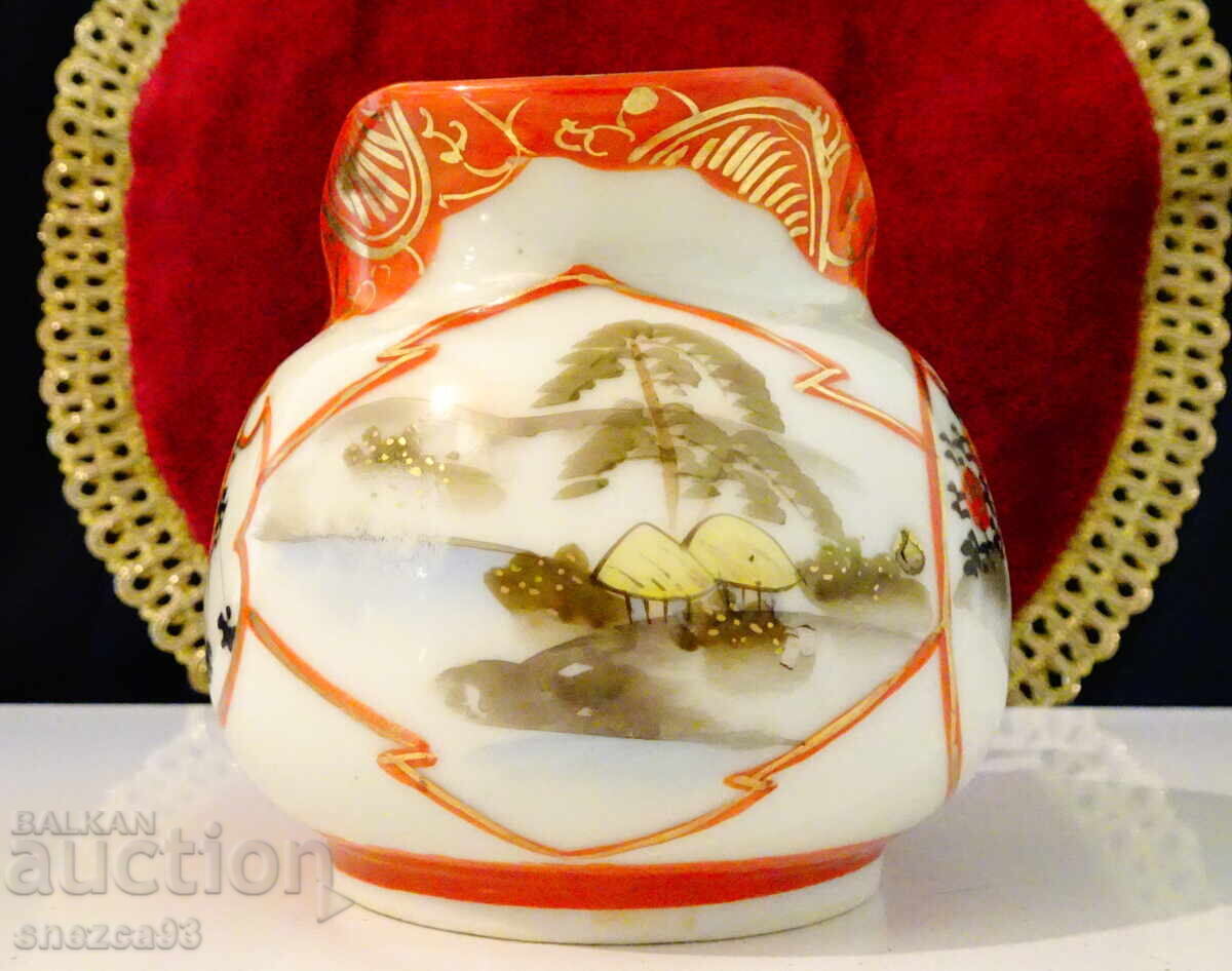 Cană, cană de porțelan japonez Kutani-yaki, albastru-indigo, gheise, aur cu preț 34.00 BGN | € 17.38