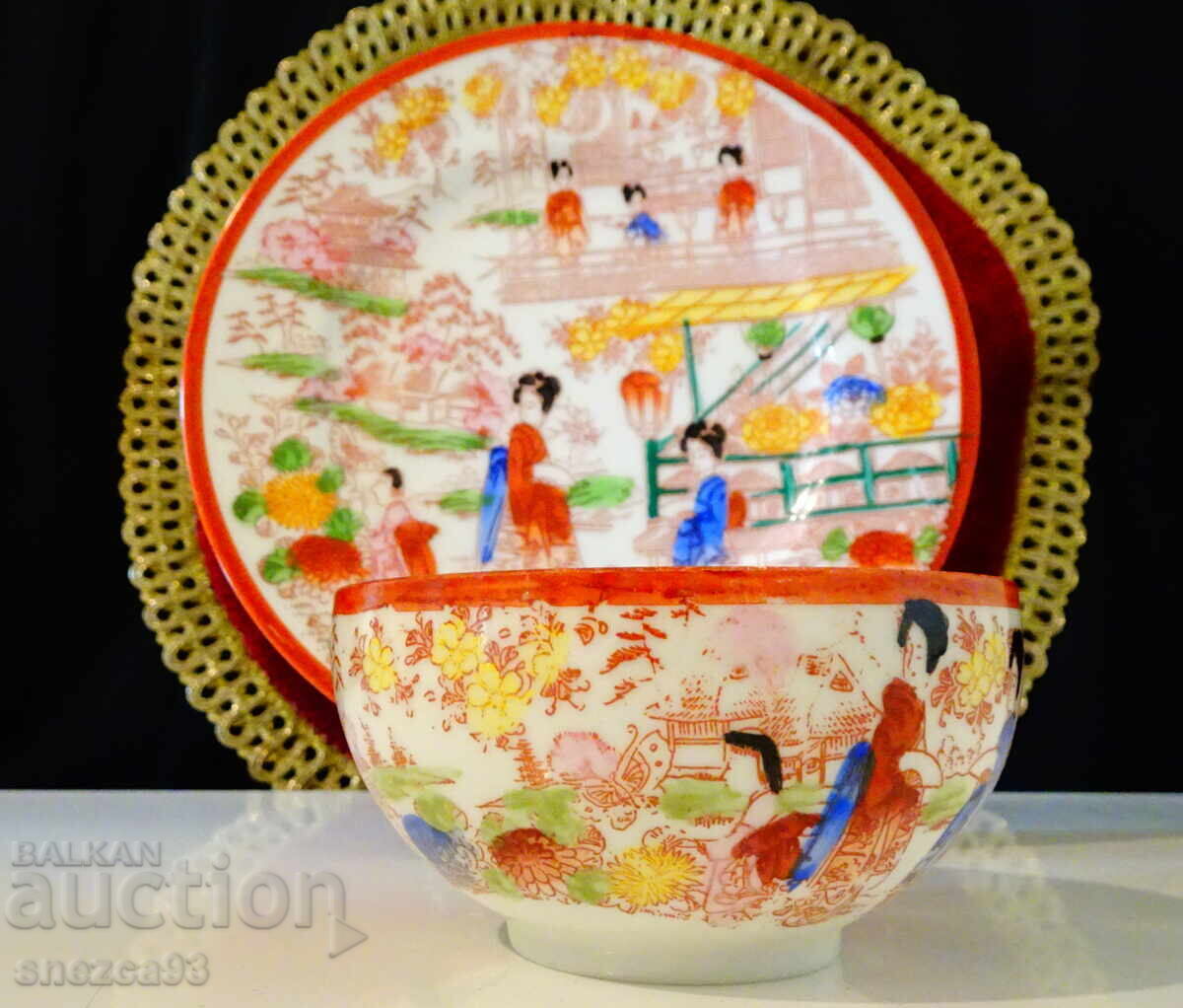 Ceașcă cu farfurie din porțelan japonez cu preț 17.00 BGN | € 8.69