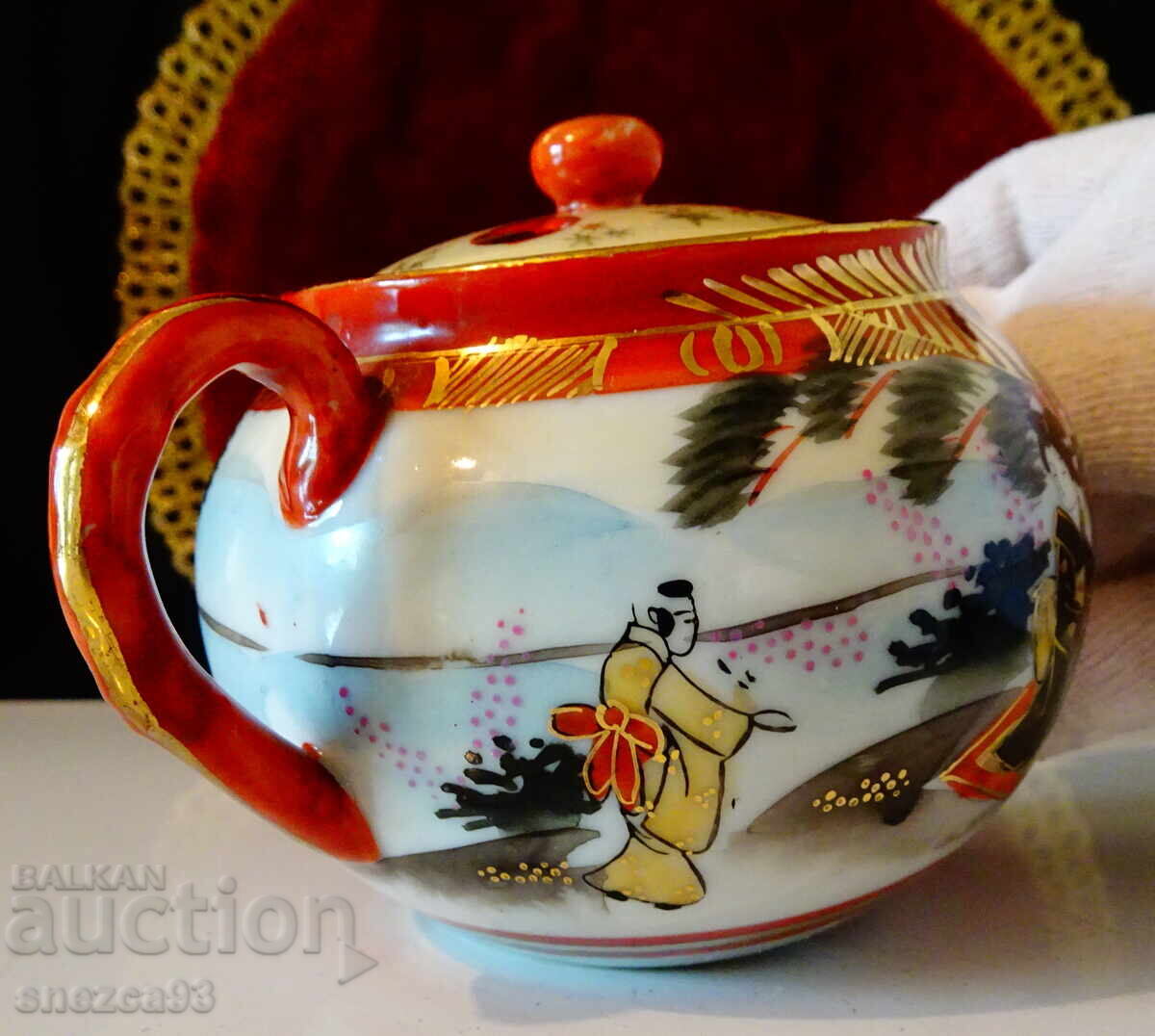 Sugar bowl Japanese porcelain Kutani, gold with price 39.00 BGN | € 19.94