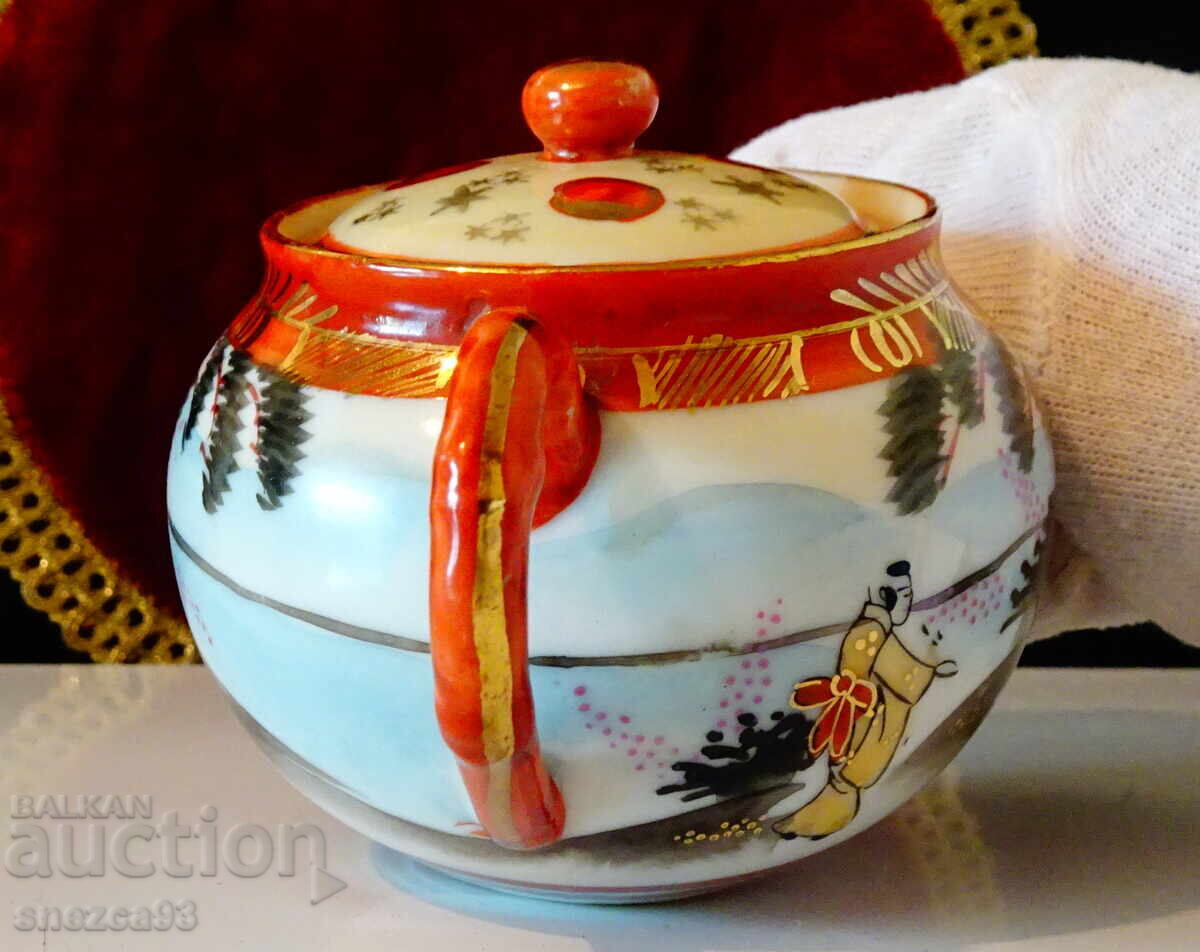 Auction  Sugar bowl Japanese porcelain Kutani, gold