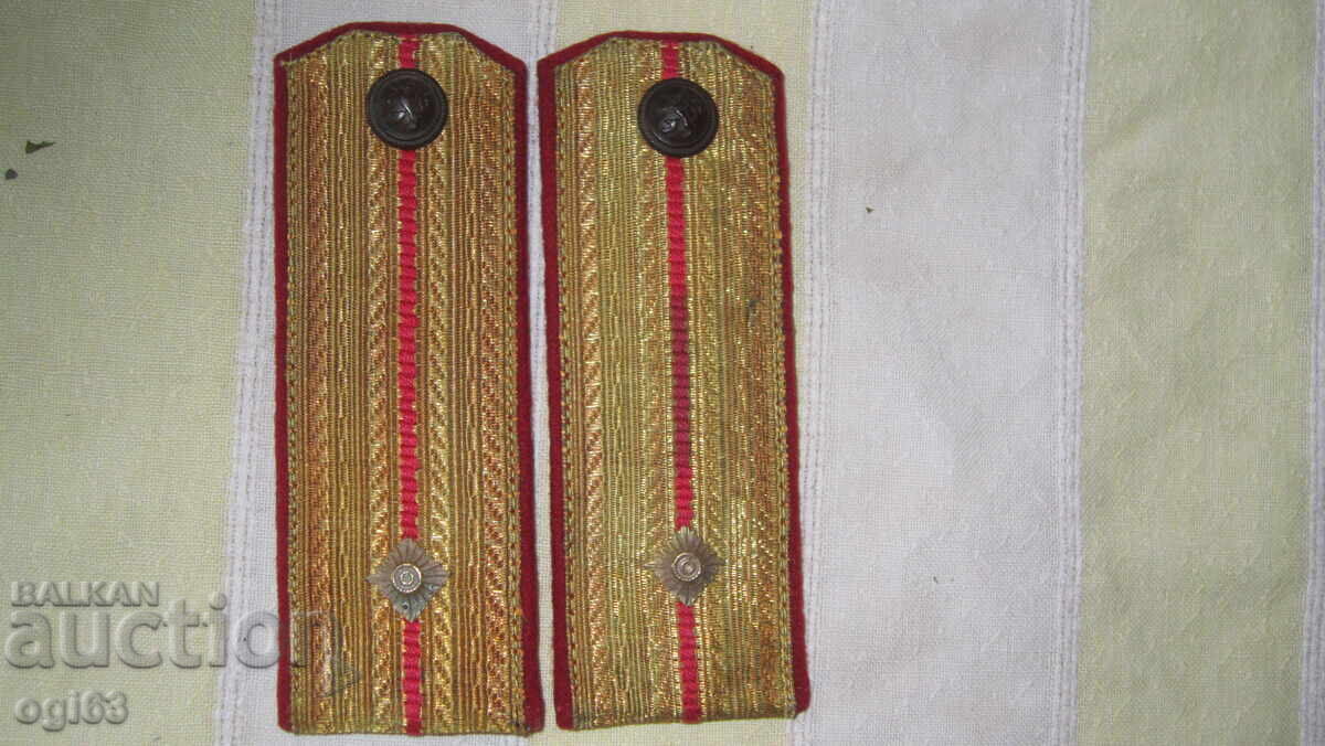 Royal epaulettes 97 Royal epaulettes 97