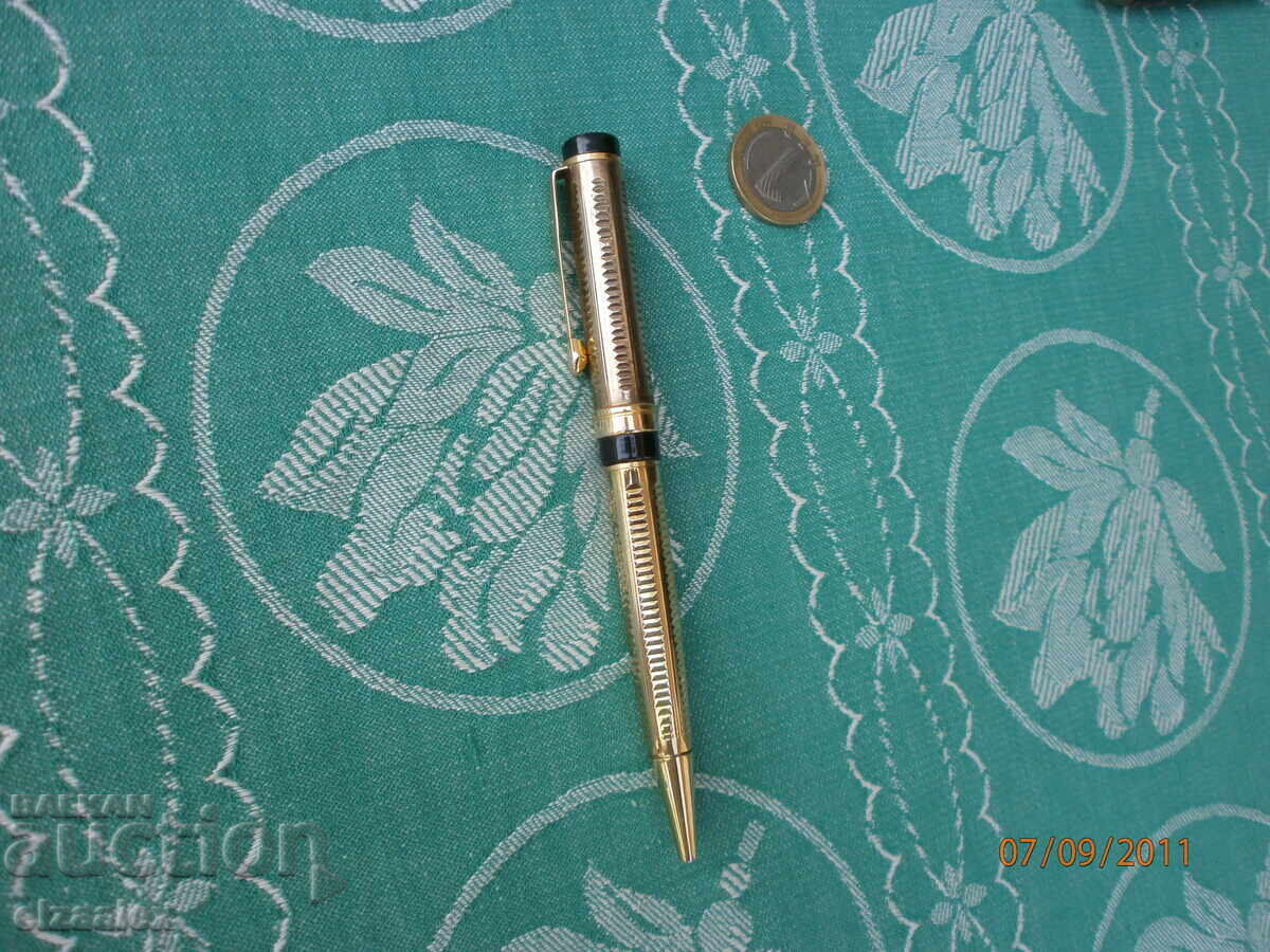 Delivery of Old metal fountain pen Delivery of Old metal fountain pen