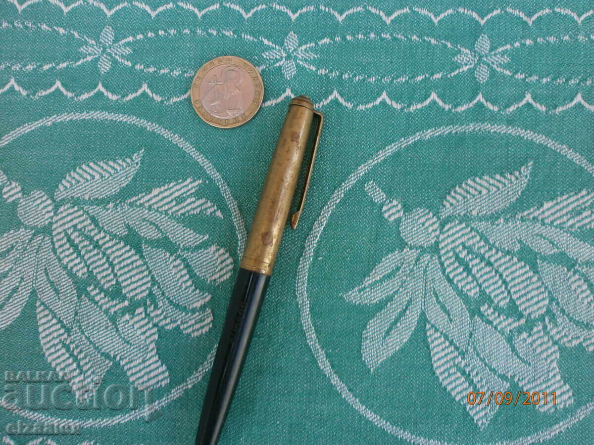 Delivery of Old bronze pen Delivery of Old bronze pen