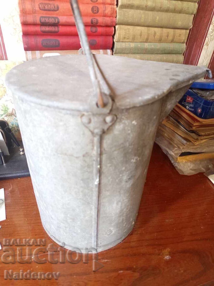 Голяма лейка Царска или ранен соц с цена 19.00 лв. | € 9.71