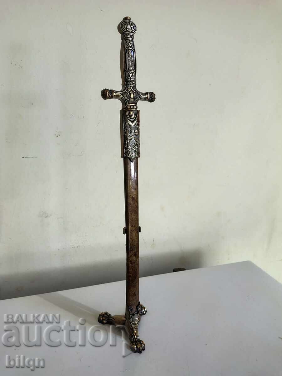 Licitație Sabie fantastică pentru scrisori cu suport Licitație Sabie fantastică pentru scrisori cu suport