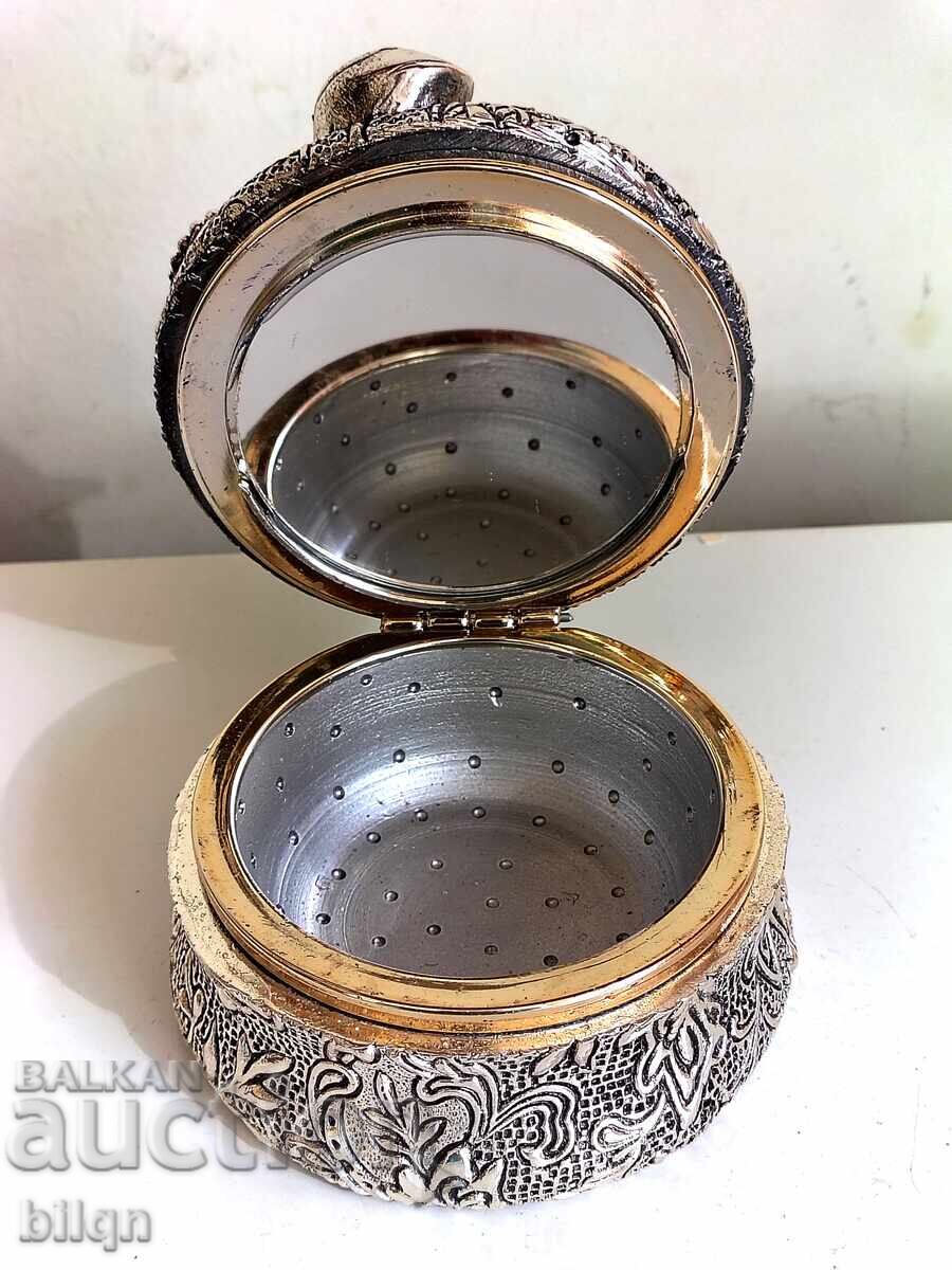 Υπέροχο Σχεδιαστικό Κουτί Κοσμημάτων "Bergers" - 5 Υπέροχο Σχεδιαστικό Κουτί Κοσμημάτων "Bergers" - 5