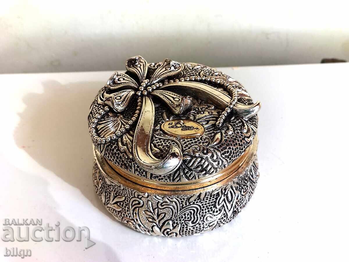 Υπέροχο Σχεδιαστικό Κουτί Κοσμημάτων "Bergers" Υπέροχο Σχεδιαστικό Κουτί Κοσμημάτων "Bergers"