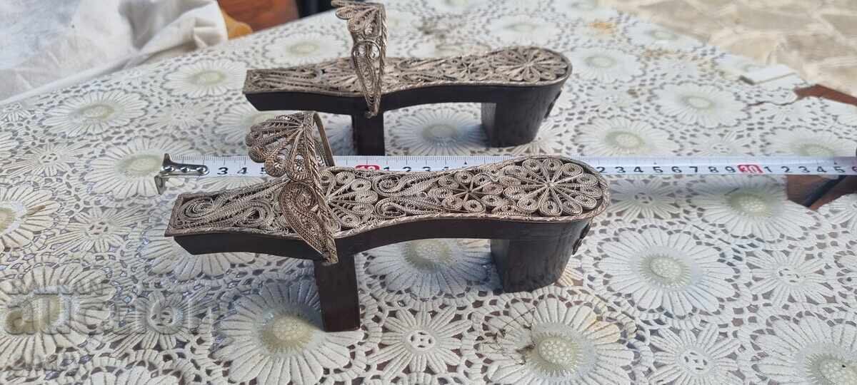 Παλιά τελετουργικά φιλικράνα παπούτσια (filigrana nalmi) με τιμή 65.00 BGN | € 33.23 Παλιά τελετουργικά φιλικράνα παπούτσια (filigrana nalmi) με τιμή 65.00 BGN | € 33.23