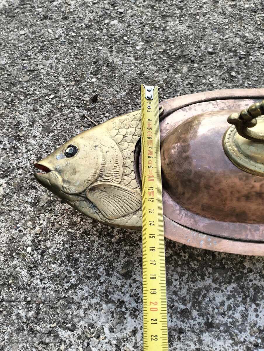 Licitație Tavă de cupru lucrată manual în formă de pește