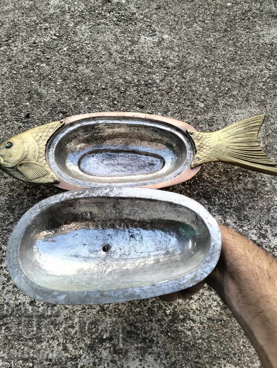 Παράδοση Χειροποίητος χάλκινος δίσκος σε σχήμα ψαριού