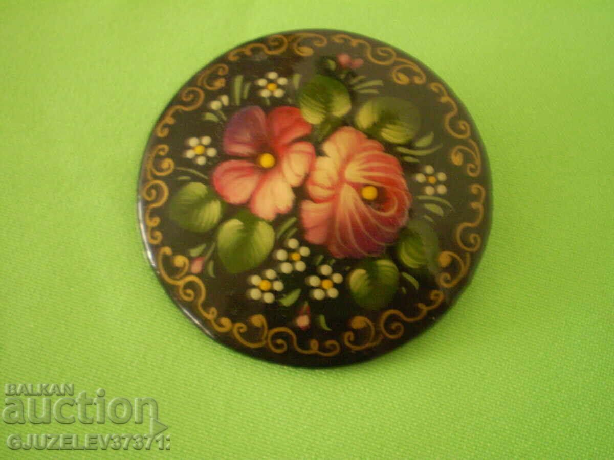 Χειροποίητη ρετρό ρωσική καρφίτσα μαύρου σμάλτου με τριαντάφυλλα, υπογεγραμμένη με τιμή 88.00 BGN | € 44.99