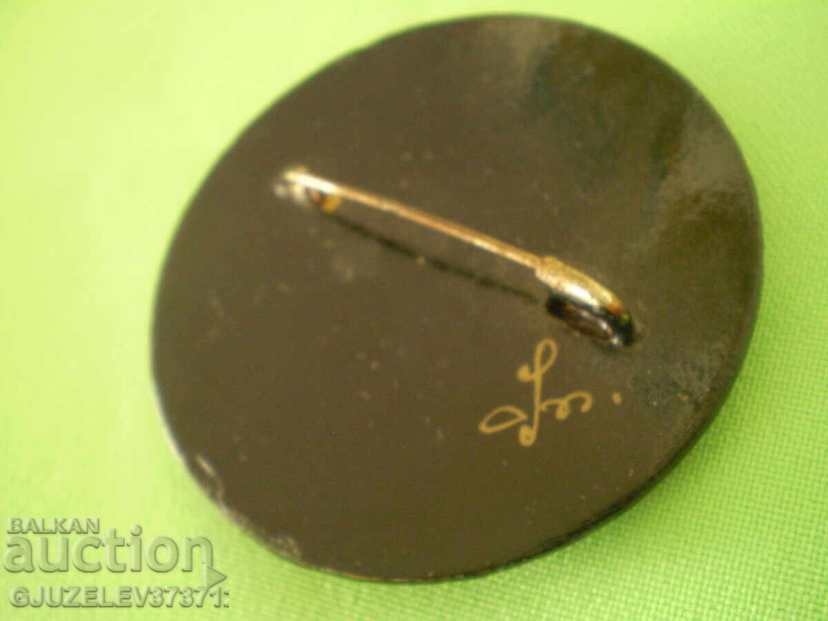 Δημοπρασία Χειροποίητη ρετρό ρωσική καρφίτσα μαύρου σμάλτου με τριαντάφυλλα, υπογεγραμμένη