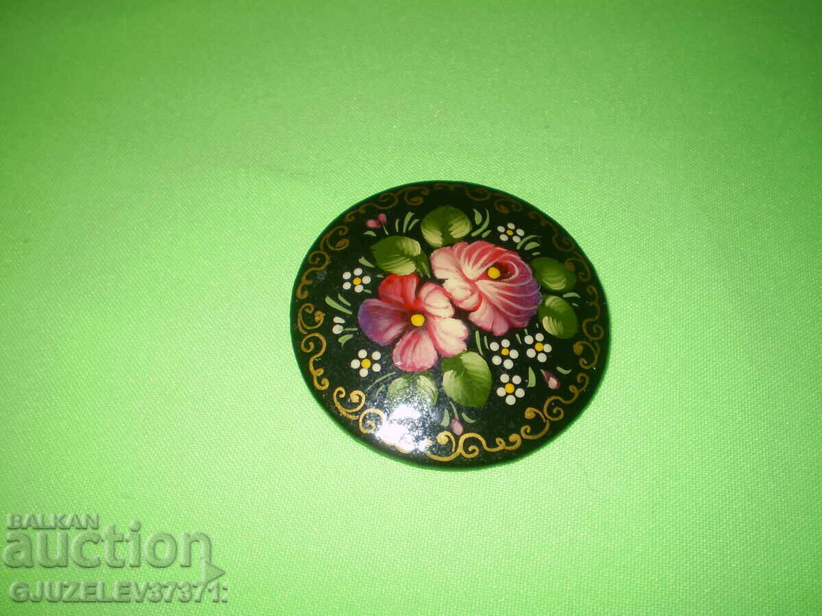 Παράδοση Χειροποίητη ρετρό ρωσική καρφίτσα μαύρου σμάλτου με τριαντάφυλλα, υπογεγραμμένη