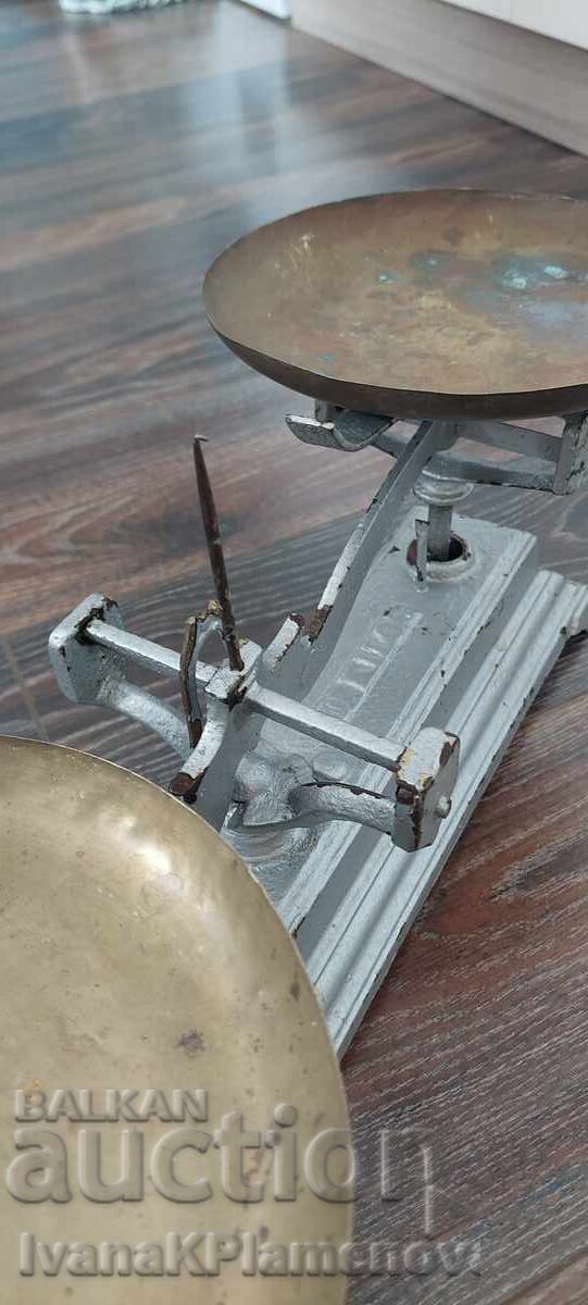 Vintage Balance Scale for Connoisseurs - 7