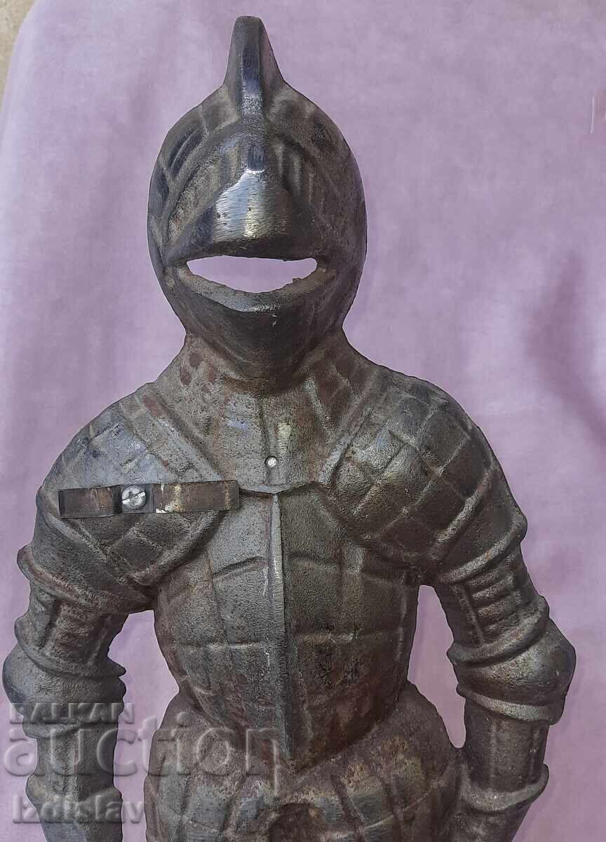 Livrarea Suport de șemineu din fontă vechi, armură de cavaler