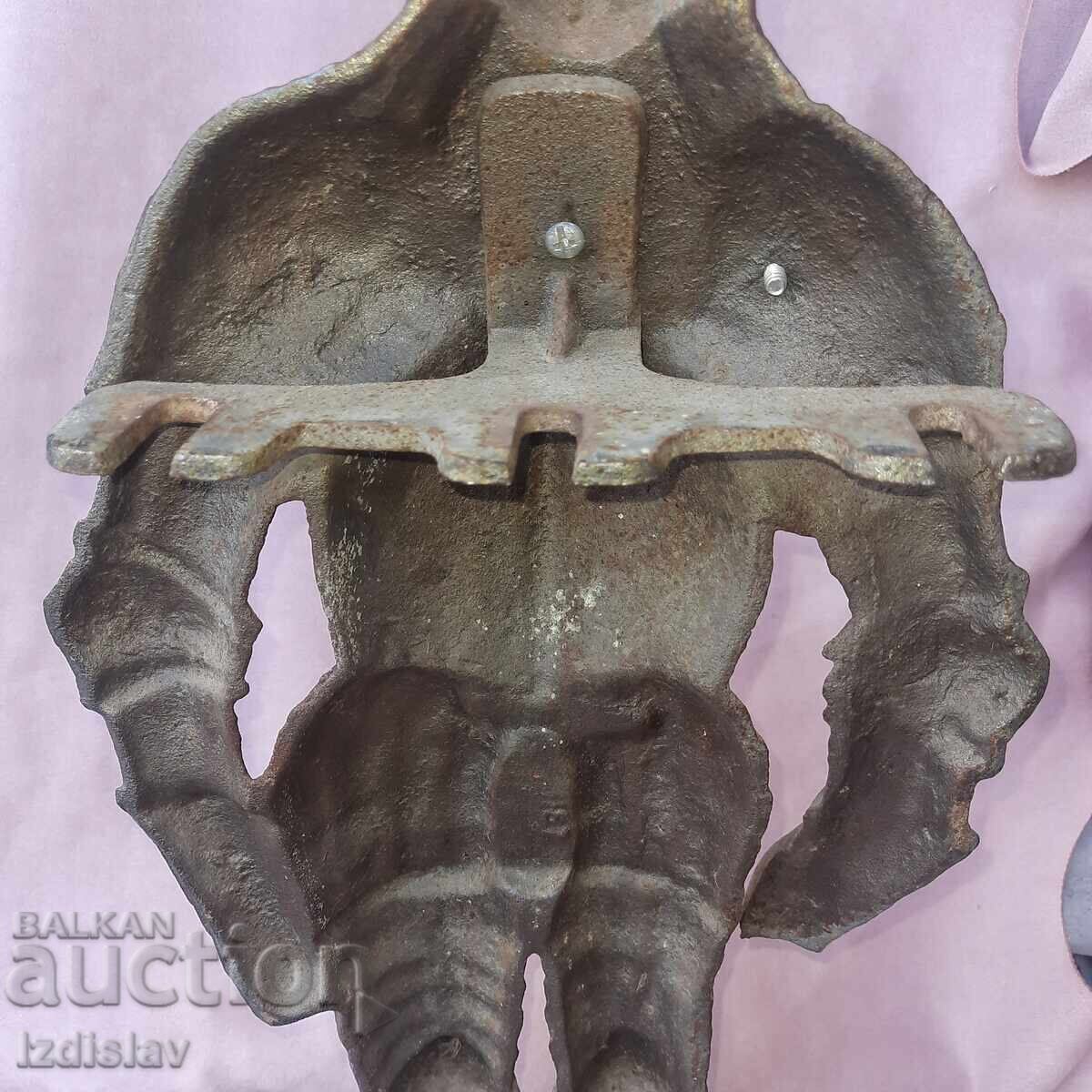 Suport de șemineu din fontă vechi, armură de cavaler - 7