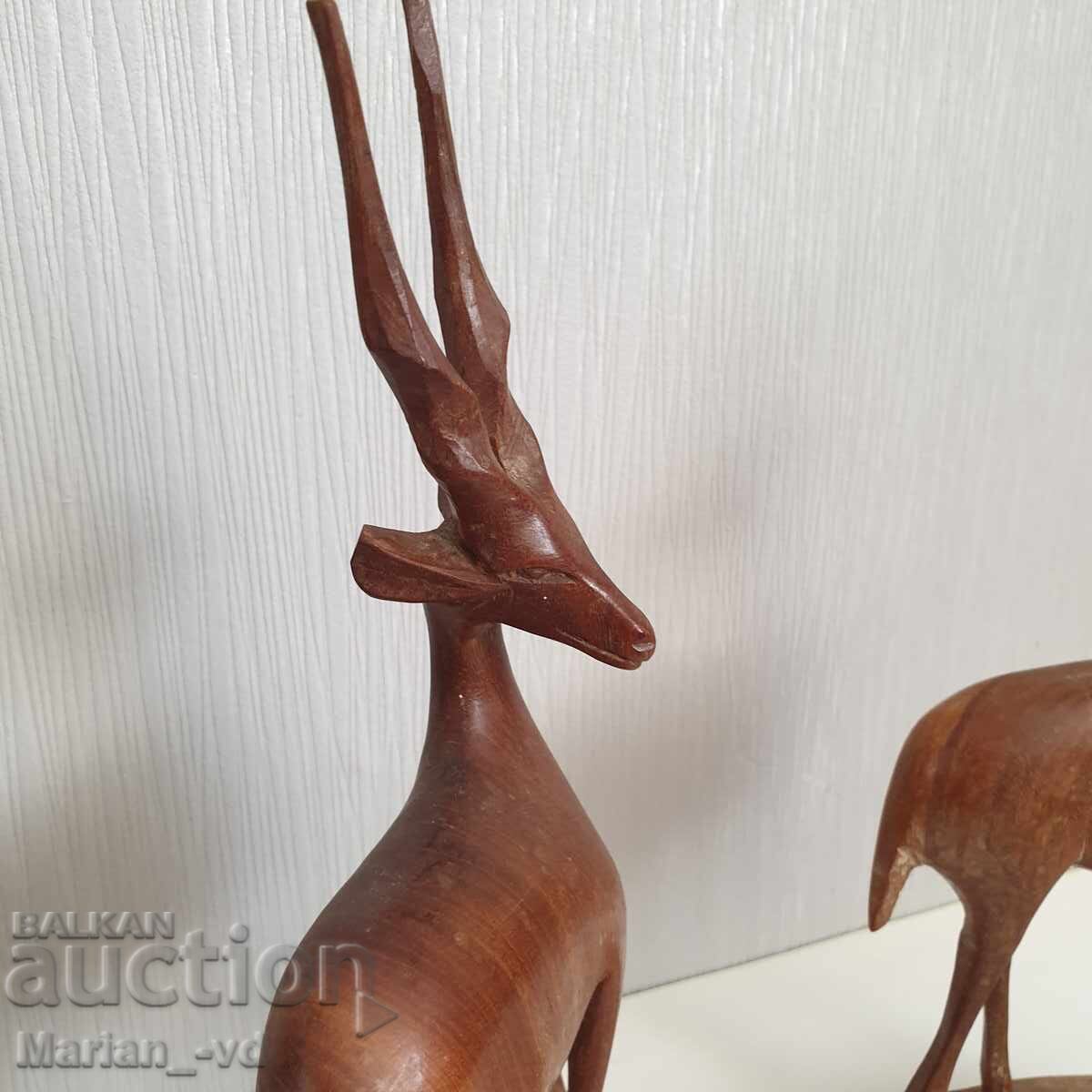 Παράδοση Παλιά ξύλινα αγάλματα ελαφιών