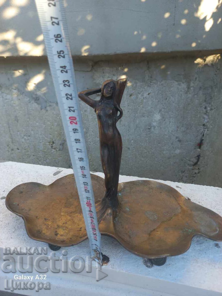 Veche statuetă din bronz, figură cu preț 450.00 BGN | € 230.08