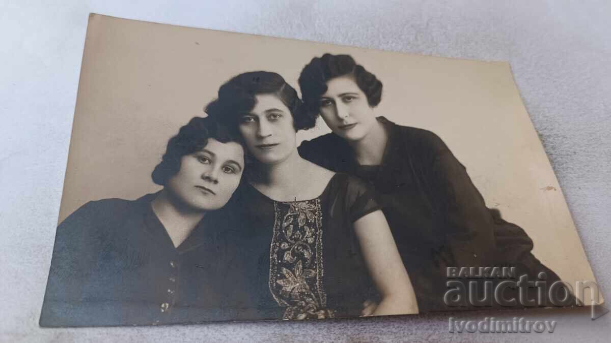 Φωτογραφία Τρία νεαρά κορίτσια 1929