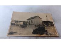 Снимка Мъж пред едноетажна постройка 1930