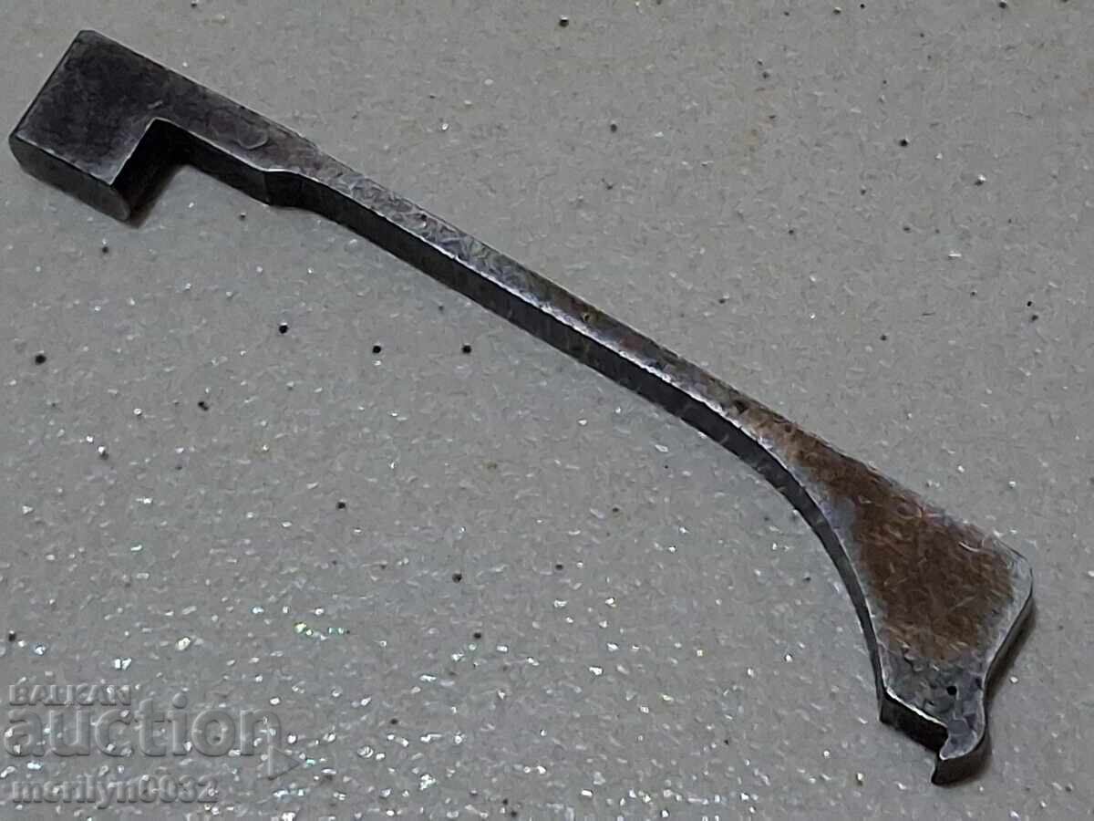 Част, детайл за пистолет Люгер Р-08 WW2 Вермахт с цена 148.00 лв. | € 75.67 Част, детайл за пистолет Люгер Р-08 WW2 Вермахт с цена 148.00 лв. | € 75.67