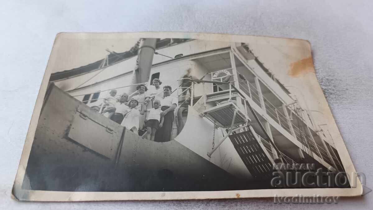 Φωτογραφία Ανδρών γυναικών και παιδιών στο ατμόπλοιο Βαλκάνŭ Φωτογραφία Ανδρών γυναικών και παιδιών στο ατμόπλοιο Βαλκάνŭ