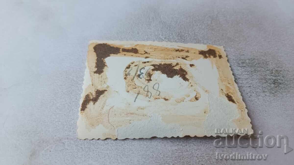 Foto Omul pe plajă cu preț 1.85 BGN | € 0.95