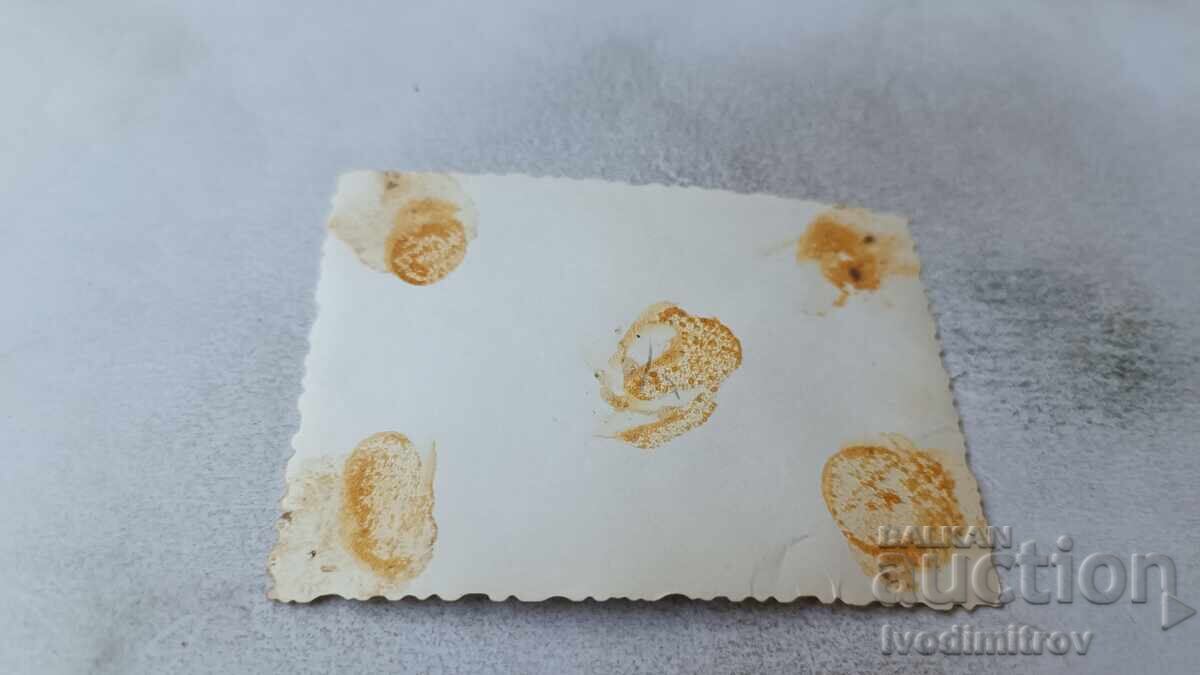 Снимка Млад мъж на брега на морето с цена 2.35 лв. | € 1.20 Снимка Млад мъж на брега на морето с цена 2.35 лв. | € 1.20