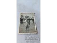 Снимка Млад мъж на брега на морето