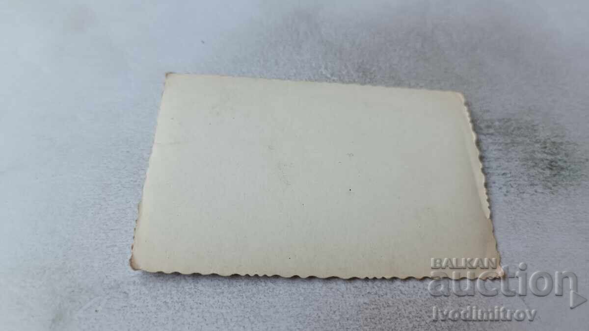 Foto Omul pe plajă cu preț 1.85 BGN | € 0.95