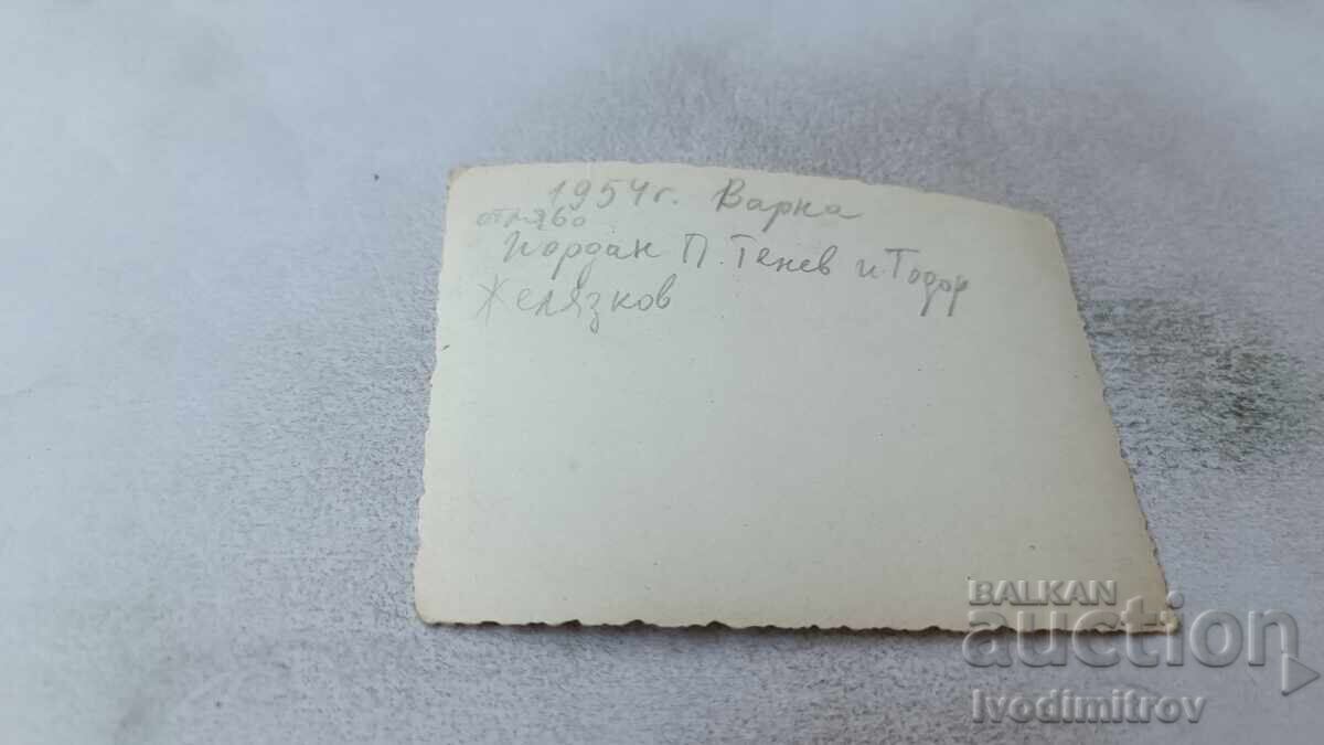 Снимка Варна Трима мъже на пристана 1954 с цена 2.15 лв. | € 1.10