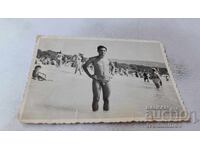 Φωτογραφία Βάρνα Άνδρας στην παραλία 1964