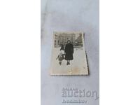 Φωτογραφία Σοφία Ζέβα και μικρό κοριτσάκι τον χειμώνα