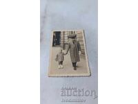 Снимка София Мъж и малко момиченце на разходка