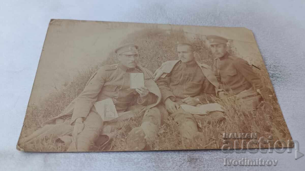 Снимка Трима офицери на фронта П С В Снимка Трима офицери на фронта П С В