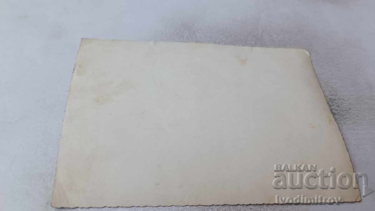 Снимка Ученици със своята учителка на плажа с цена 1.35 лв. | € 0.69