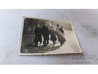 Снимка София Трима мъже и жена на разходка