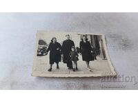 Photo Sofia: Young man, two women and a girl on a walk