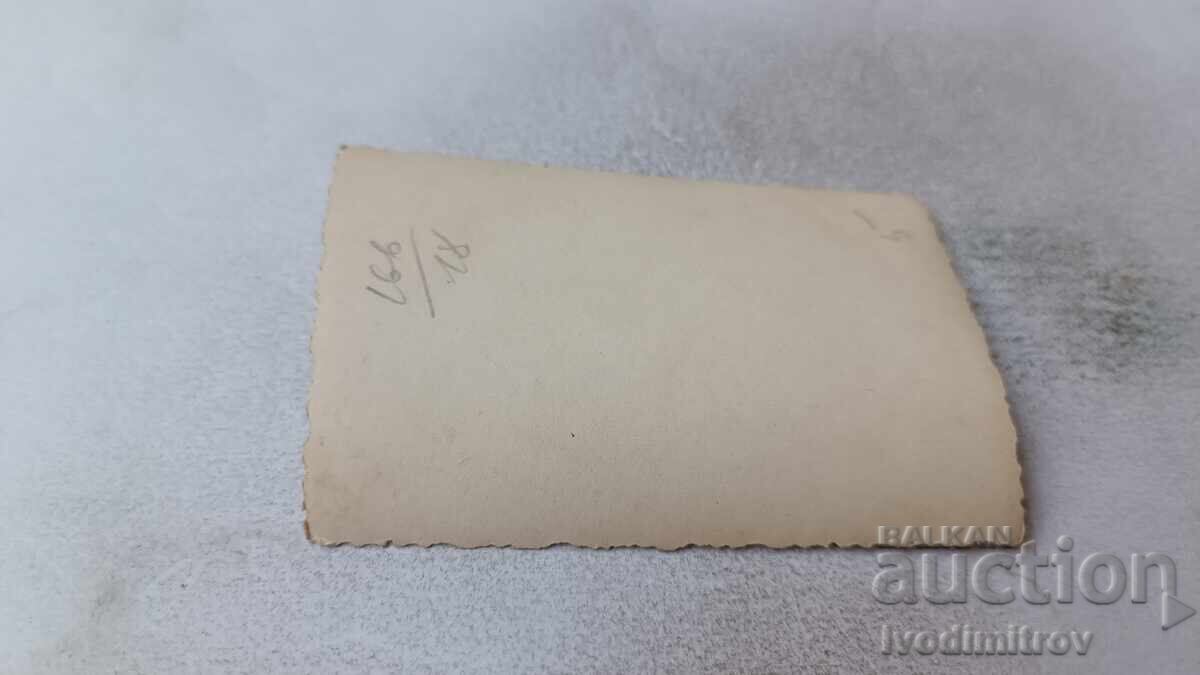 Fotografie Sofia Un tânăr la plimbare cu preț 2.35 BGN | € 1.20