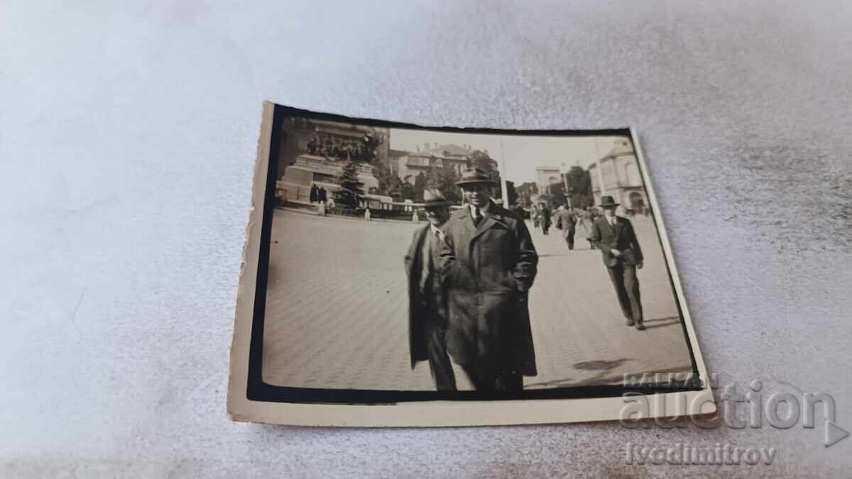 Photo Sofia Two men on Tsar Osvoboditel Blvd.