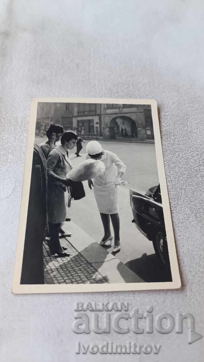 Photo Sofia Three women on the sidewalk