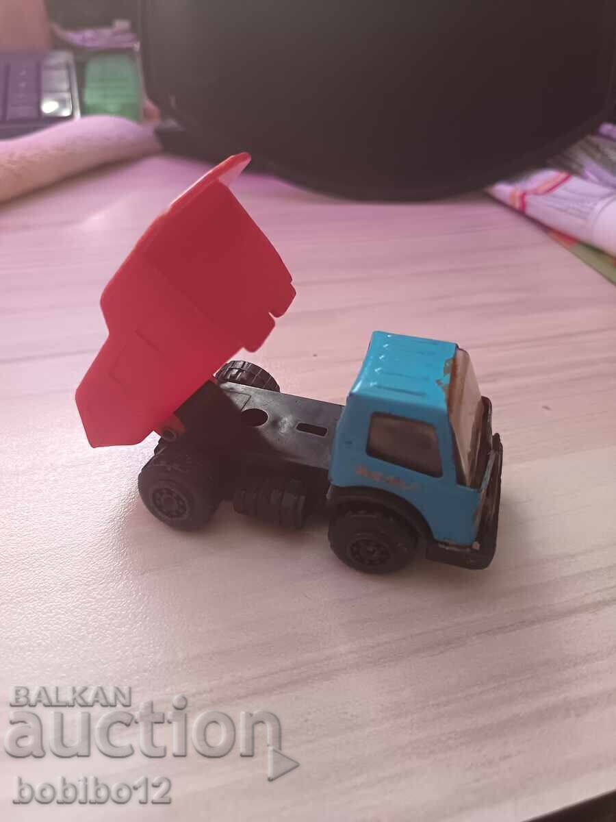 Παλιό λαμαρινένιο σοσιαλιστικό παιχνίδι με τιμή 10.00 BGN | € 5.11