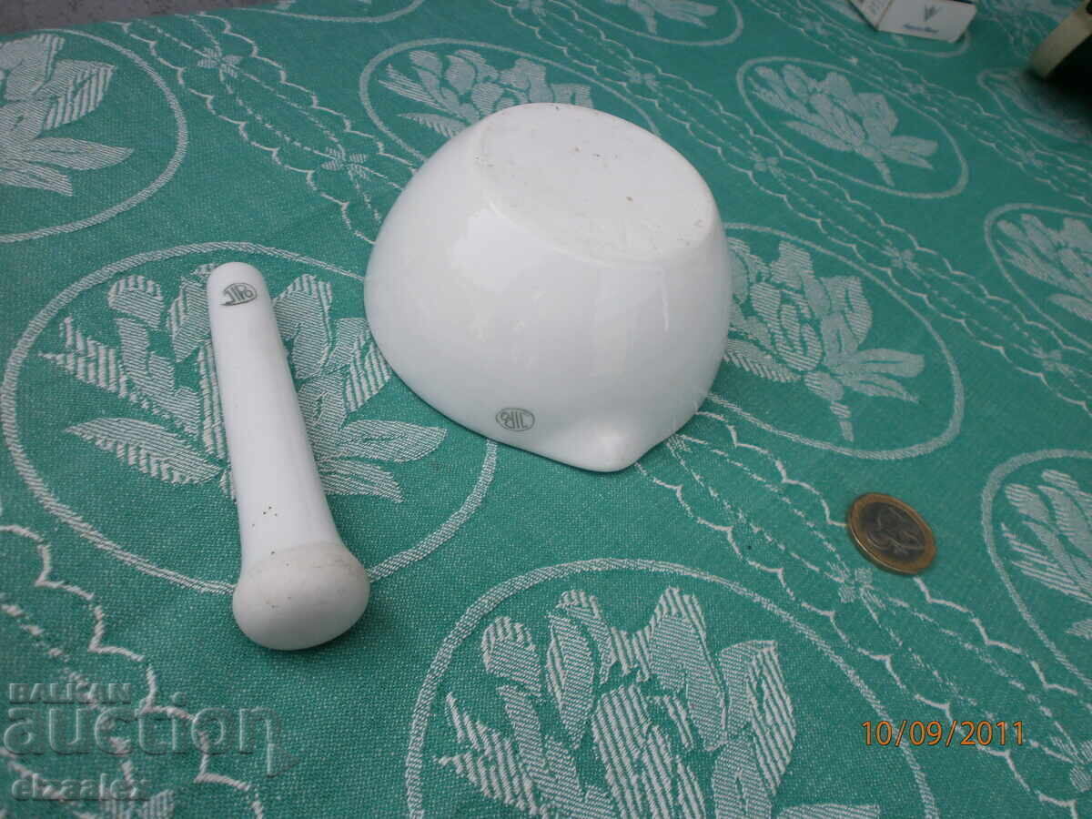 Porcelain mortar with markings - 6