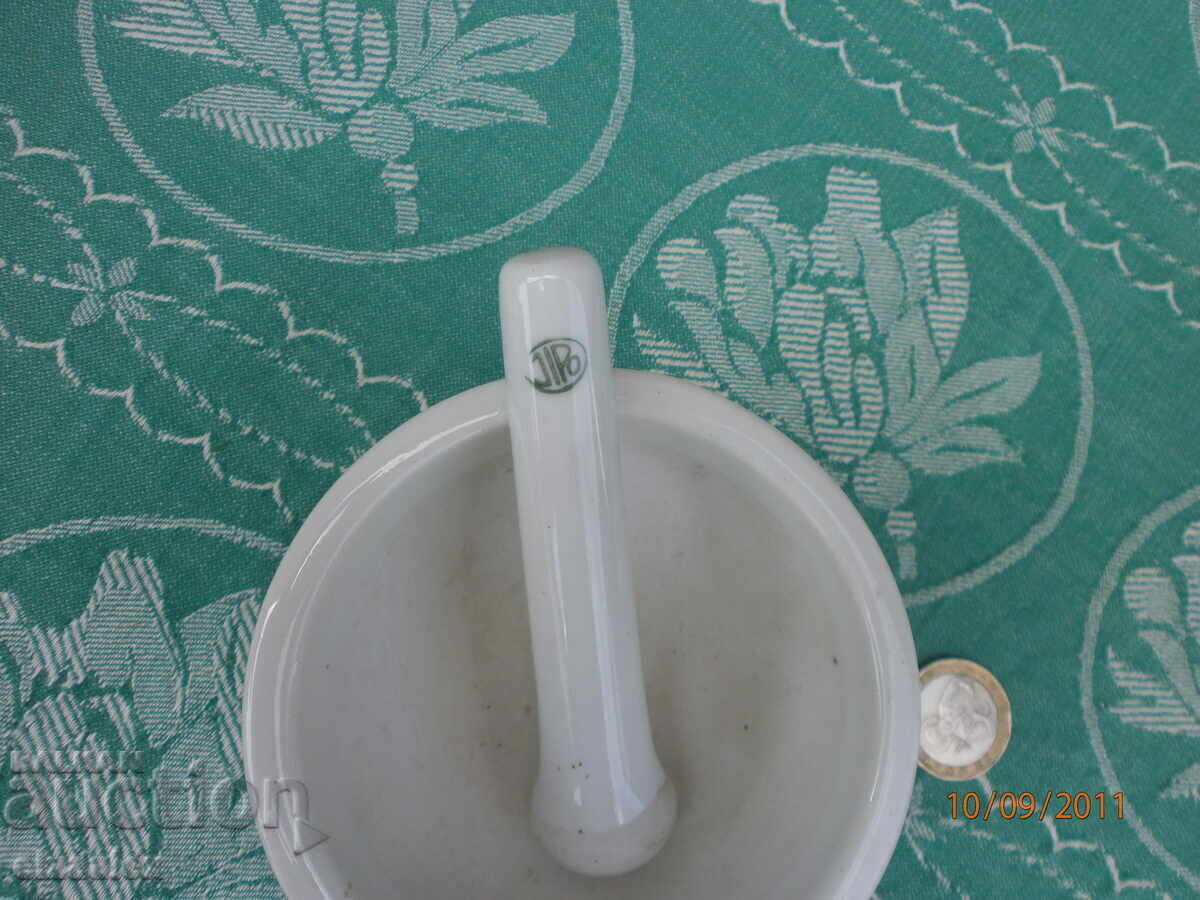 Porcelain mortar with markings