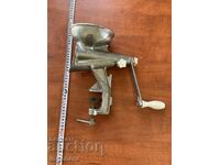 PRESA DE ROȘII ȘI ALTELE