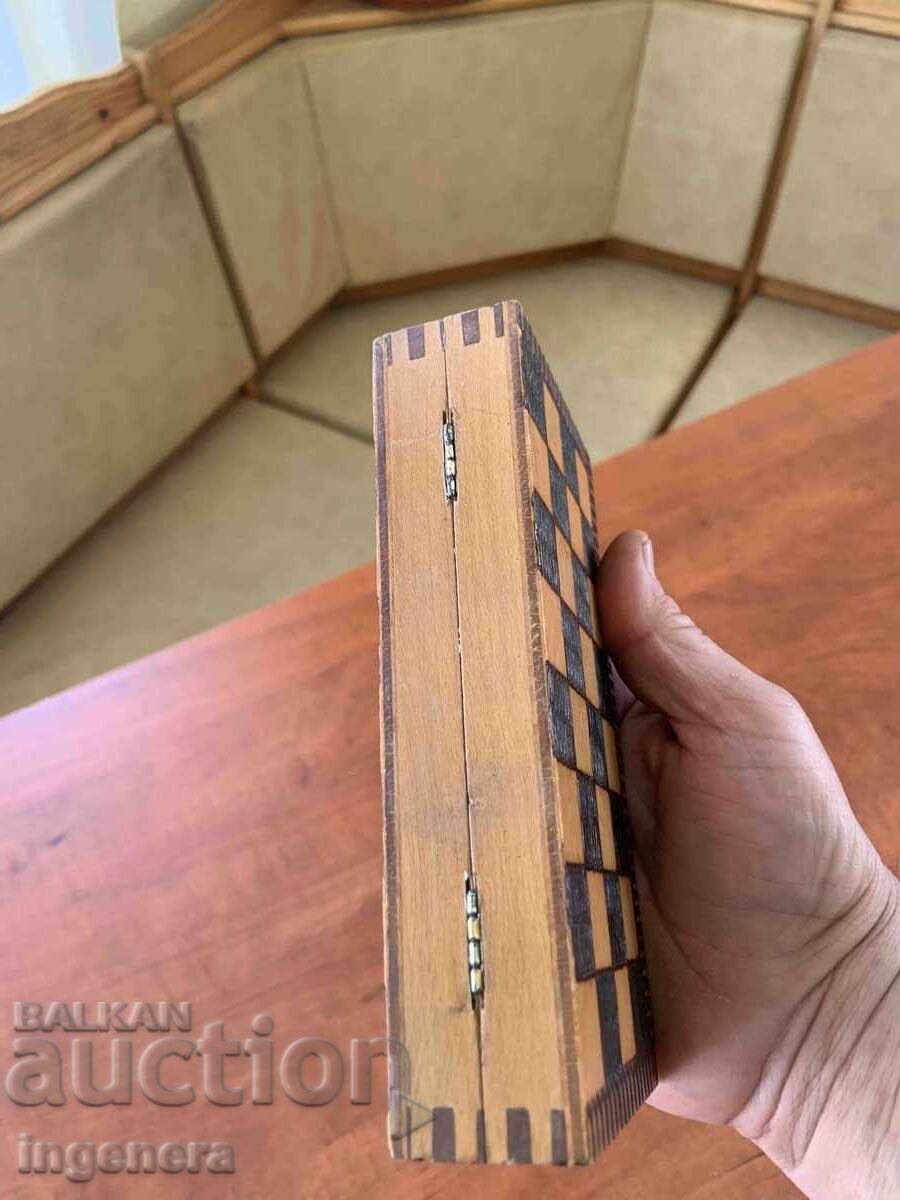 Доставка на КУТИЯ ЗА ШАХ ДЪРВО ПИРОГРАФ