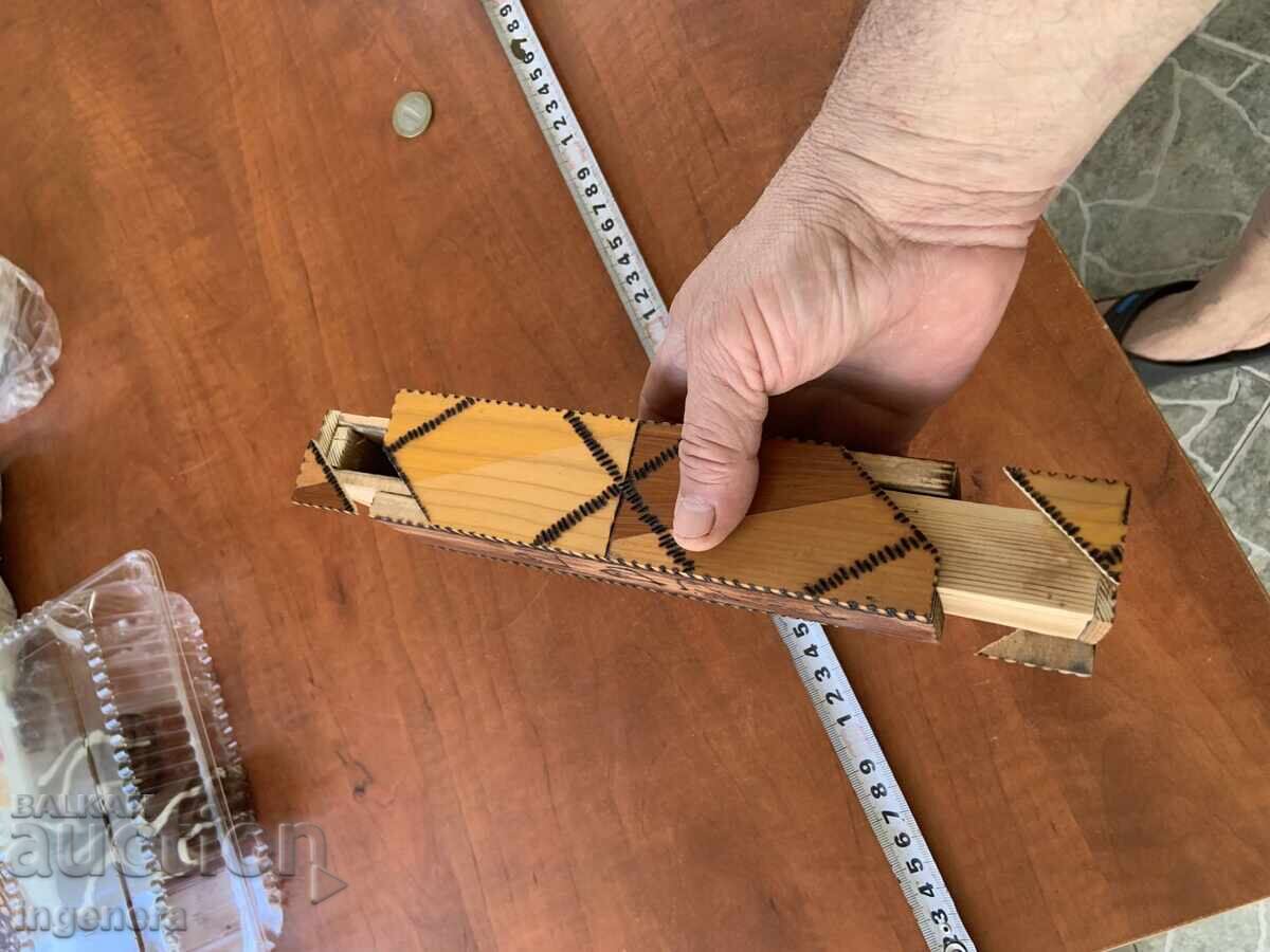 ΚΟΥΤΙ ΞΥΛΙΝΟ ΜΕ ΜΥΣΤΙΚΟ ΑΝΟΙΓΜΑ - ΔΙΠΛΟ - 6